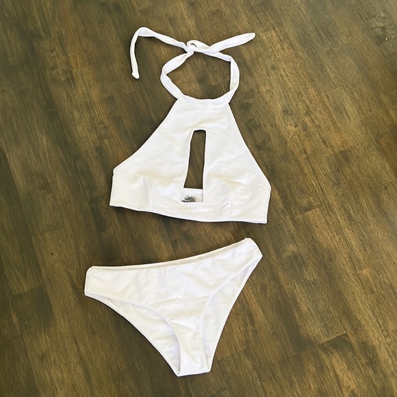 BORN FROM A WAVE - Picture 7 of 7